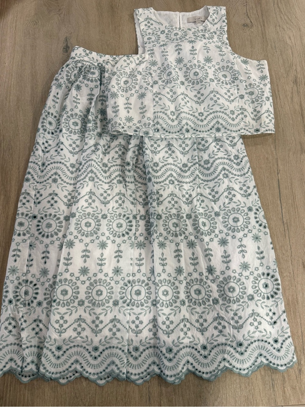 LOFT Embroidered Eyelet 2-Piece Crop Top Midi Skirt Set Sage Green White Size 6 - Picture 3 of 16